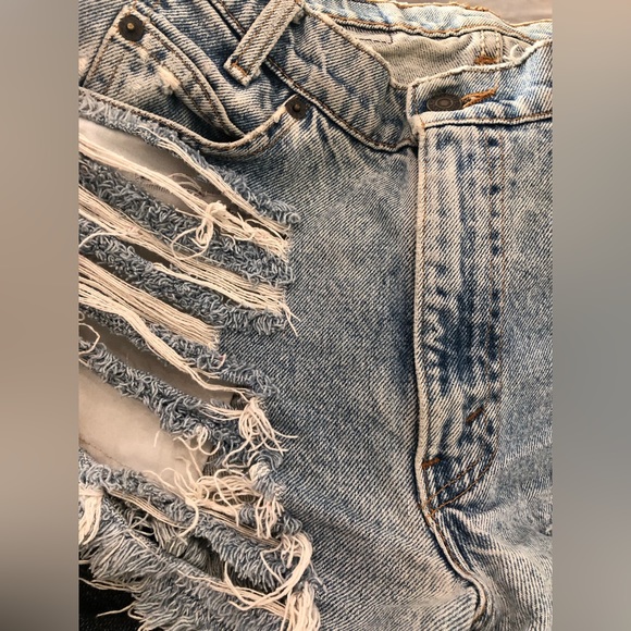Vintage Highwaisted Levi’s Shorts Daisy Dukes Distressed Denim Jean Shorts - Picture 4 of 6